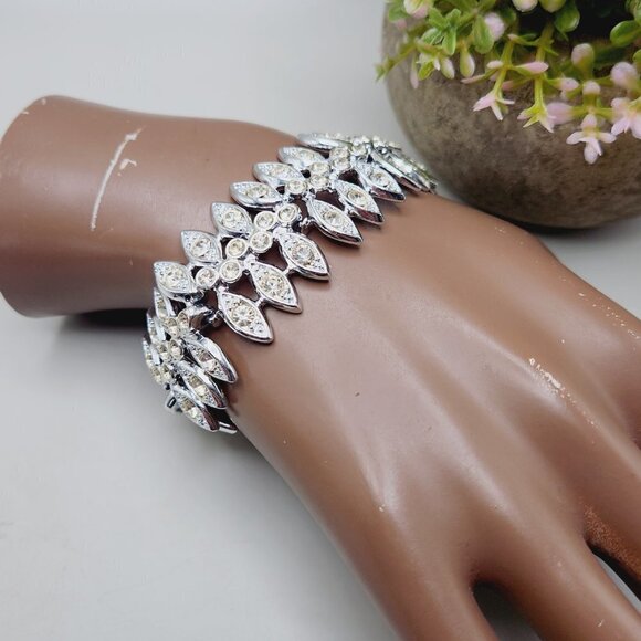 Vintage Sarah Coventry Sparkly Clear Crystal Rhinestone Wide Silver Tone Bracele - Picture 5 of 5